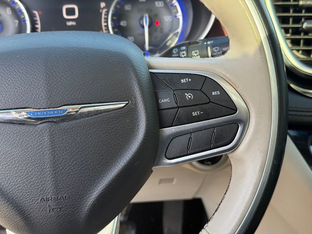 Used 2020 Chrysler Pacifica Limited image 16