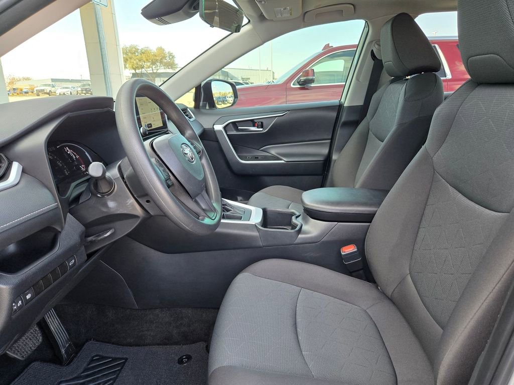 Used 2024 Toyota RAV4 XLE w/ Convenience Package image 9