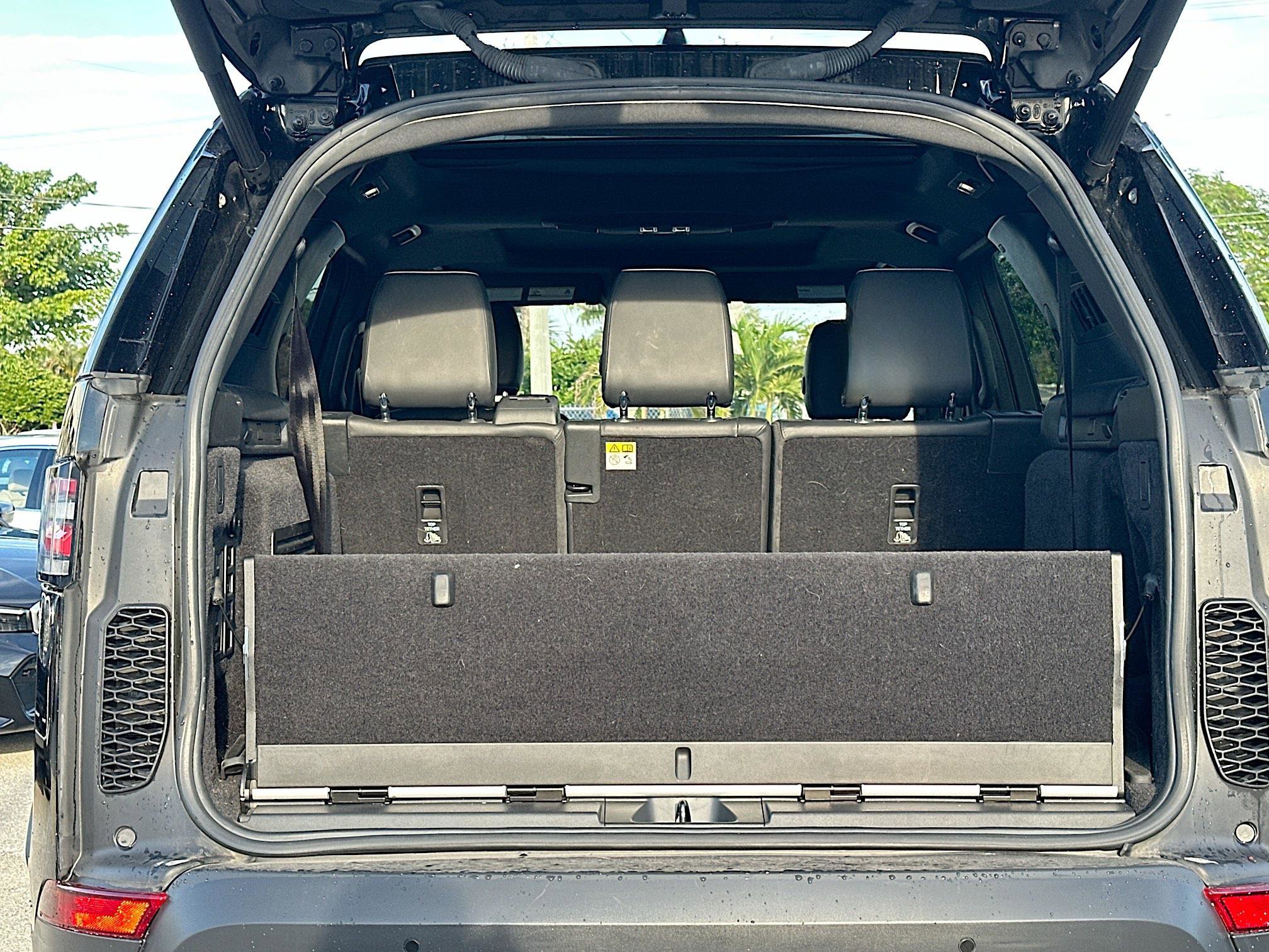 Used 2019 Land Rover Discovery HSE image 28