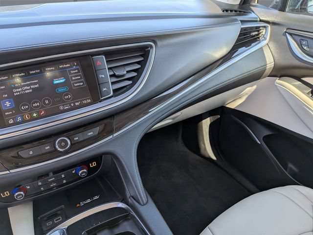 Used 2022 Buick Enclave Essence w/ Sport Touring Edition FWD image 17