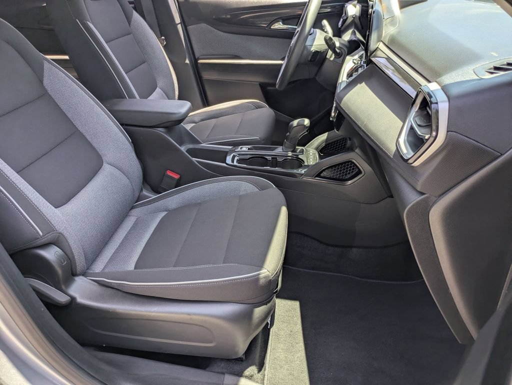 Used 2025 Chevrolet TrailBlazer LT AWD/4WD image 27