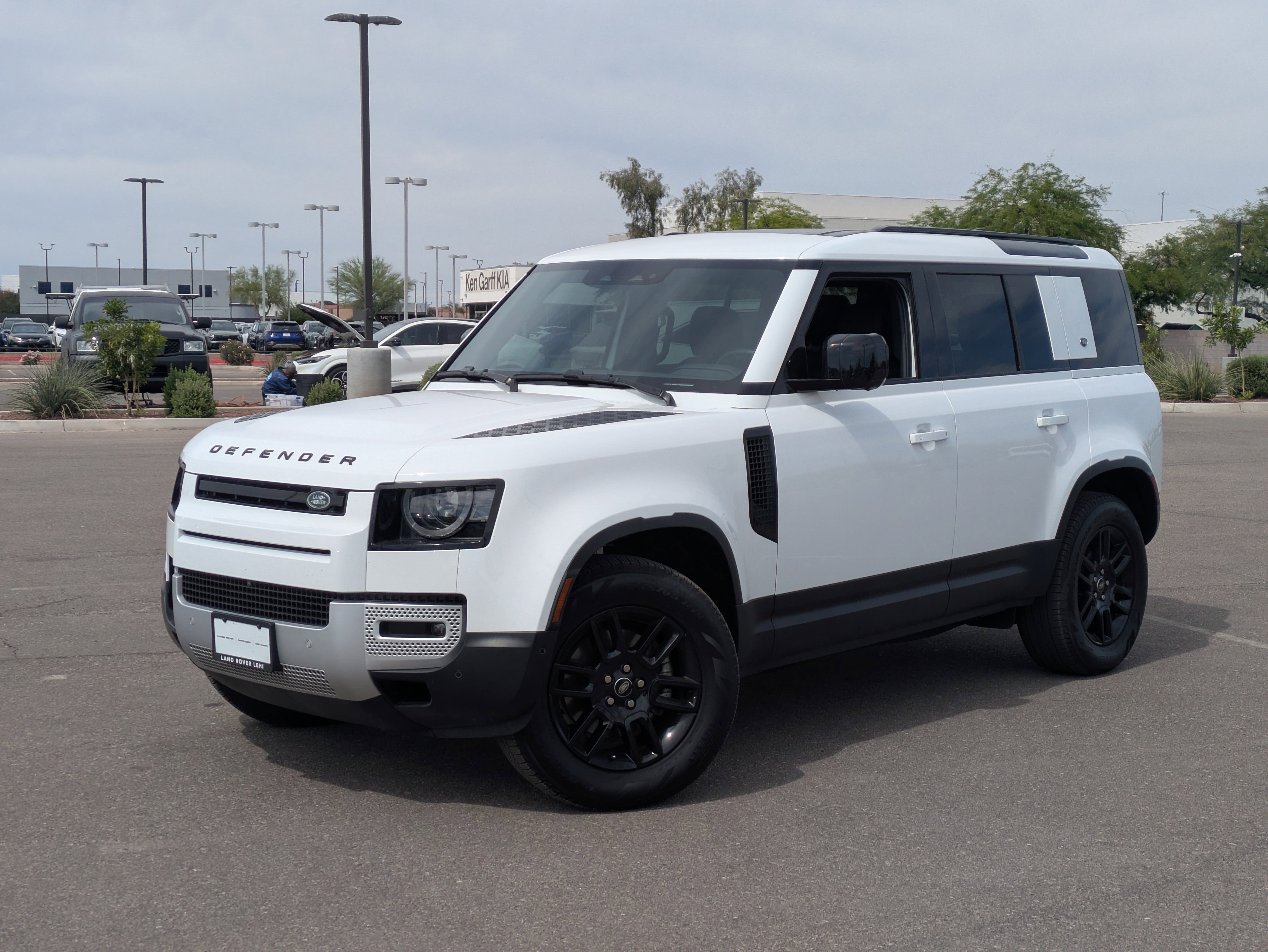 Used 2024 Land Rover Defender 110 S image 32