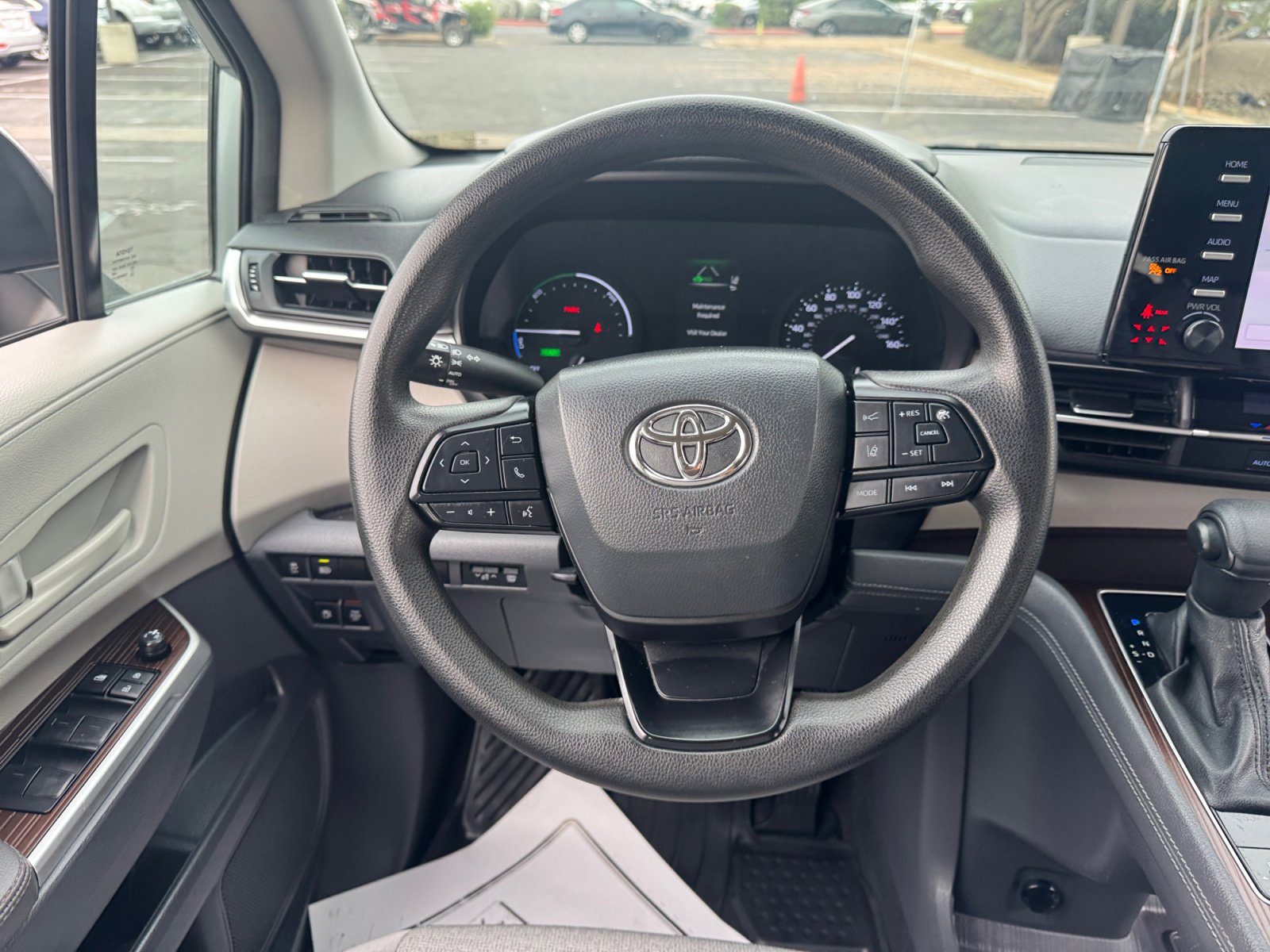 Certified 2023 Toyota Sienna LE FWD image 9