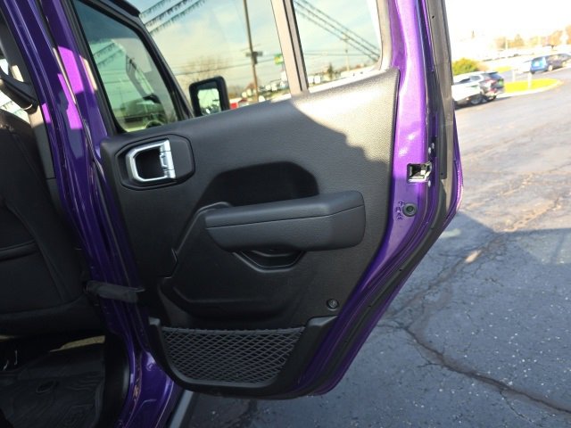 Used 2023 Jeep Wrangler Unlimited w/ Sun & Screen Package image 46