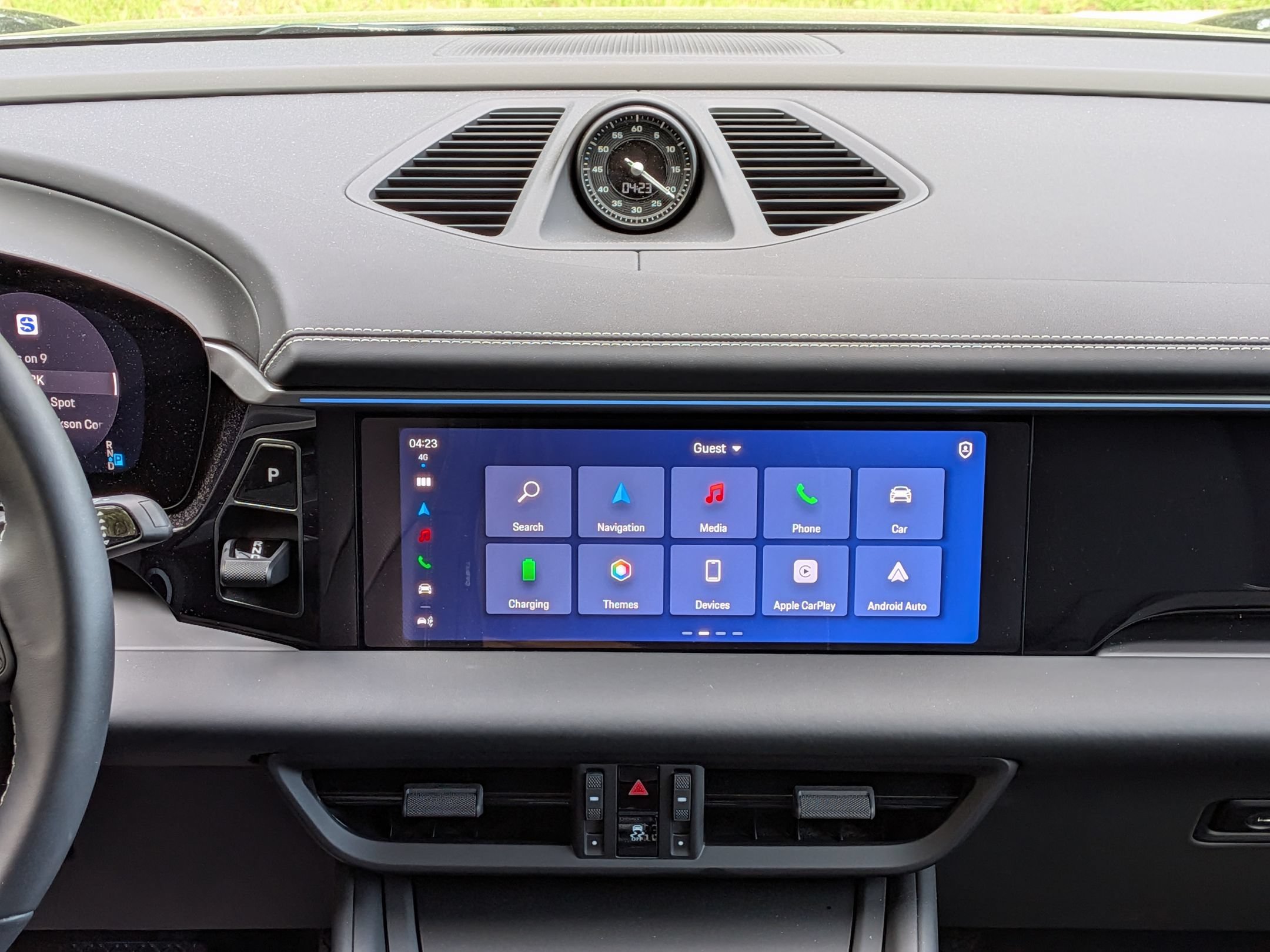 Certified 2025 Porsche Macan Electric RWD image 13