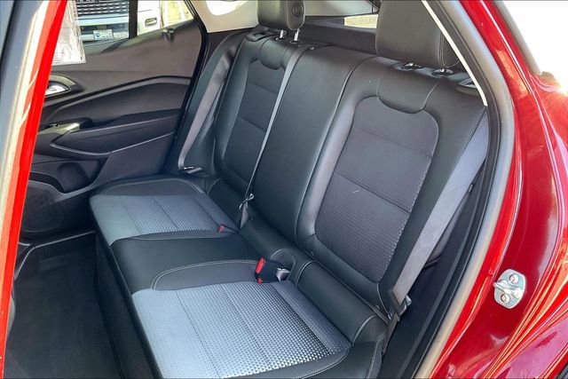 Used 2025 Chevrolet Trax LT w/ LT Convenience Package FWD image 25