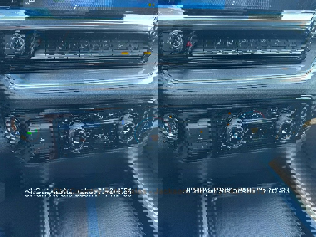 Used 2025 Chevrolet Silverado 2500 High Country w/ Midnight Edition image 93