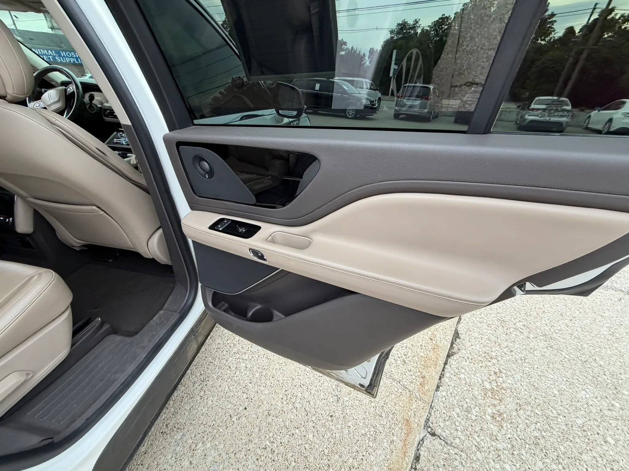 Used 2020 Lincoln Aviator Reserve w/ Elements Package Plus RWD image 36