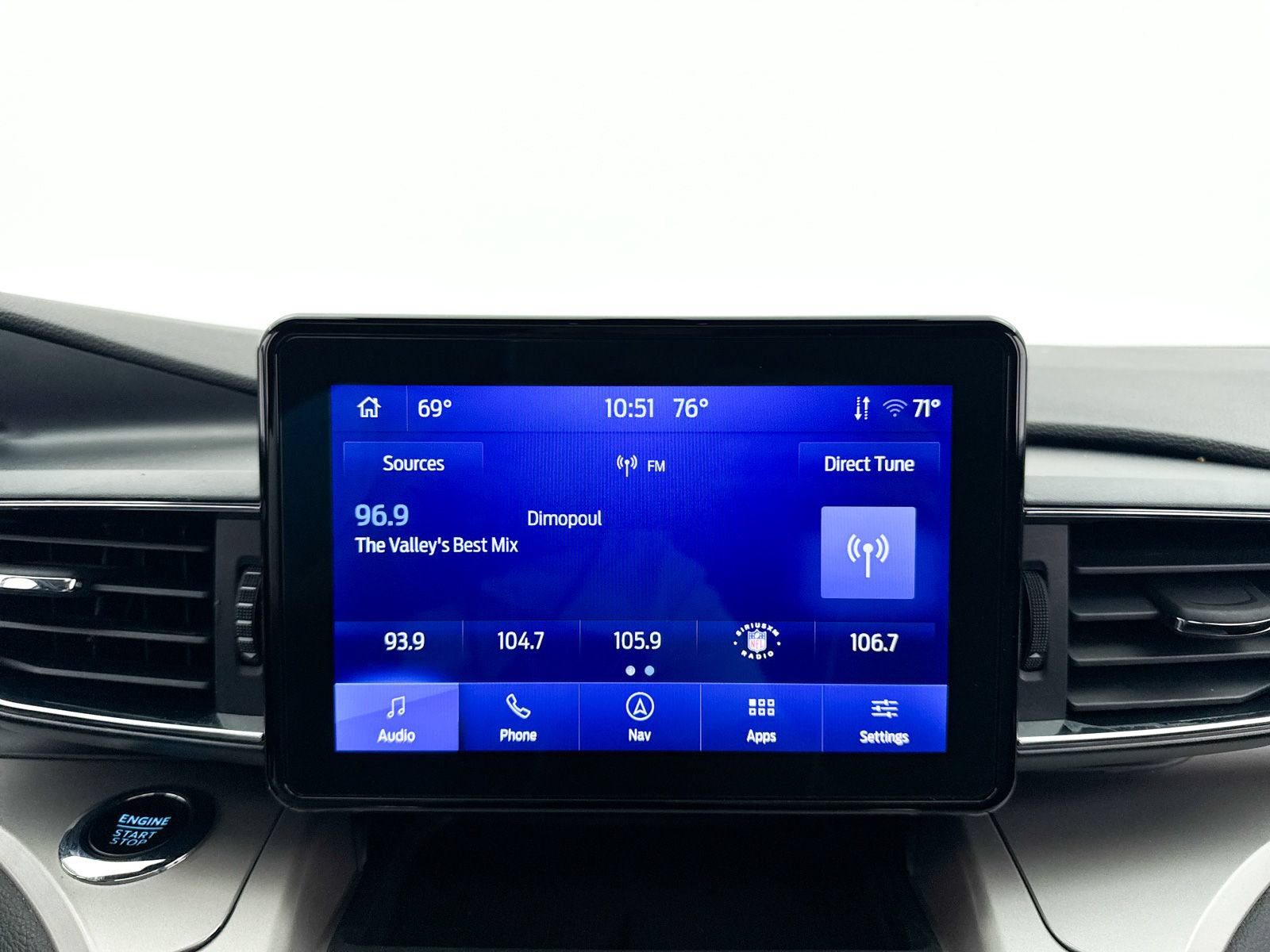 Used 2022 Ford Explorer XLT w/ Equipment Group 202A AWD/4WD image 24