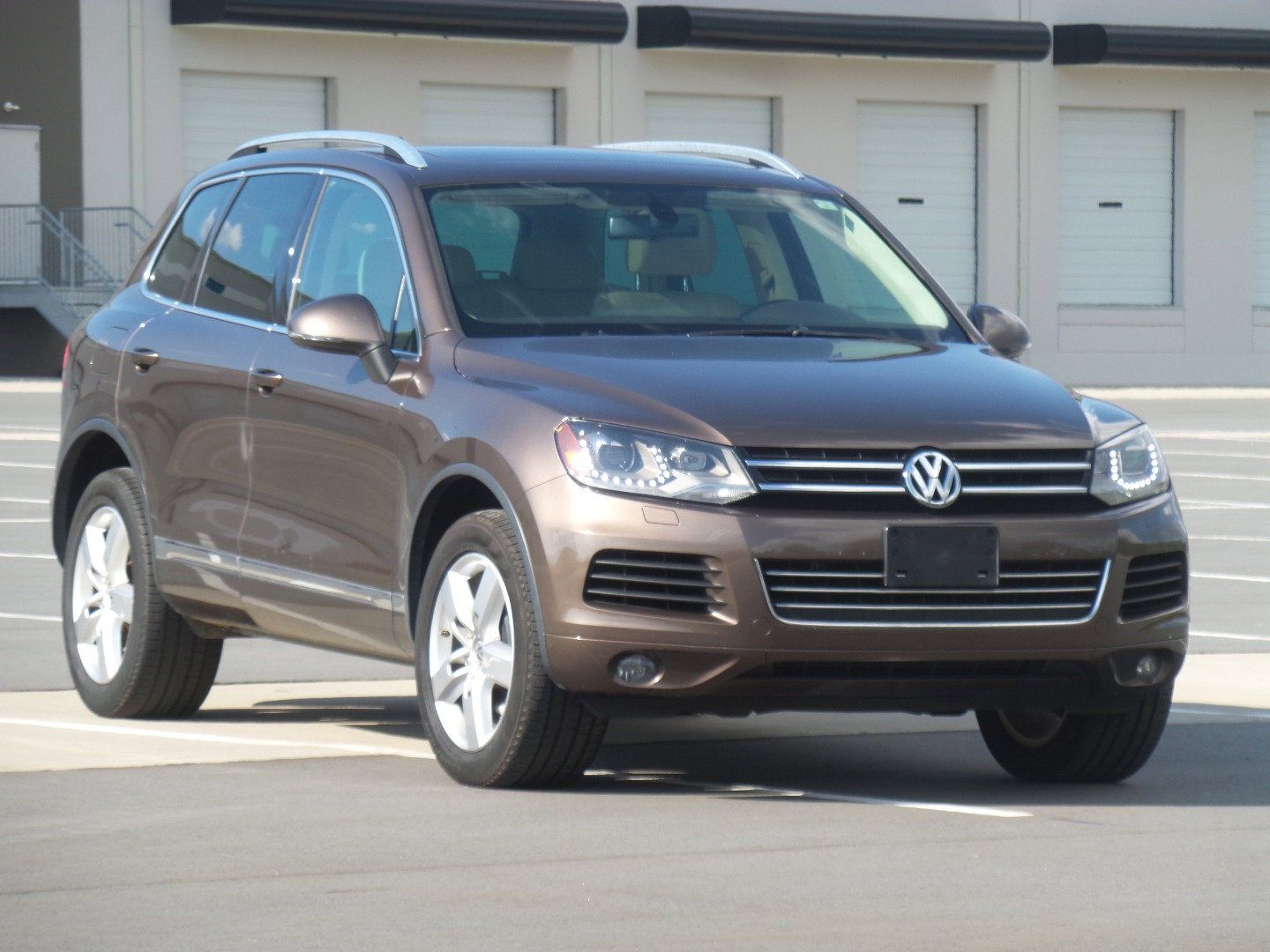 Used 2013 Volkswagen Touareg VR6 image 2