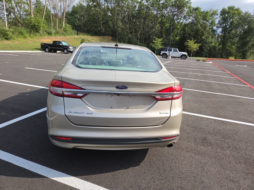 Used 2017 Ford Fusion SE FWD image 8