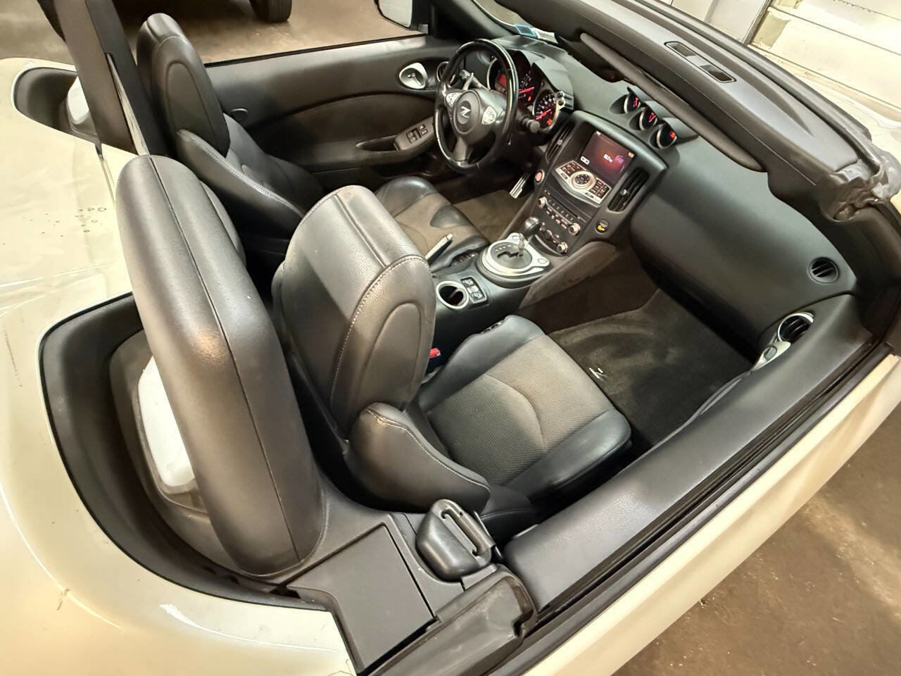 Used 2014 Nissan 370Z Touring w/ Sport Package image 23