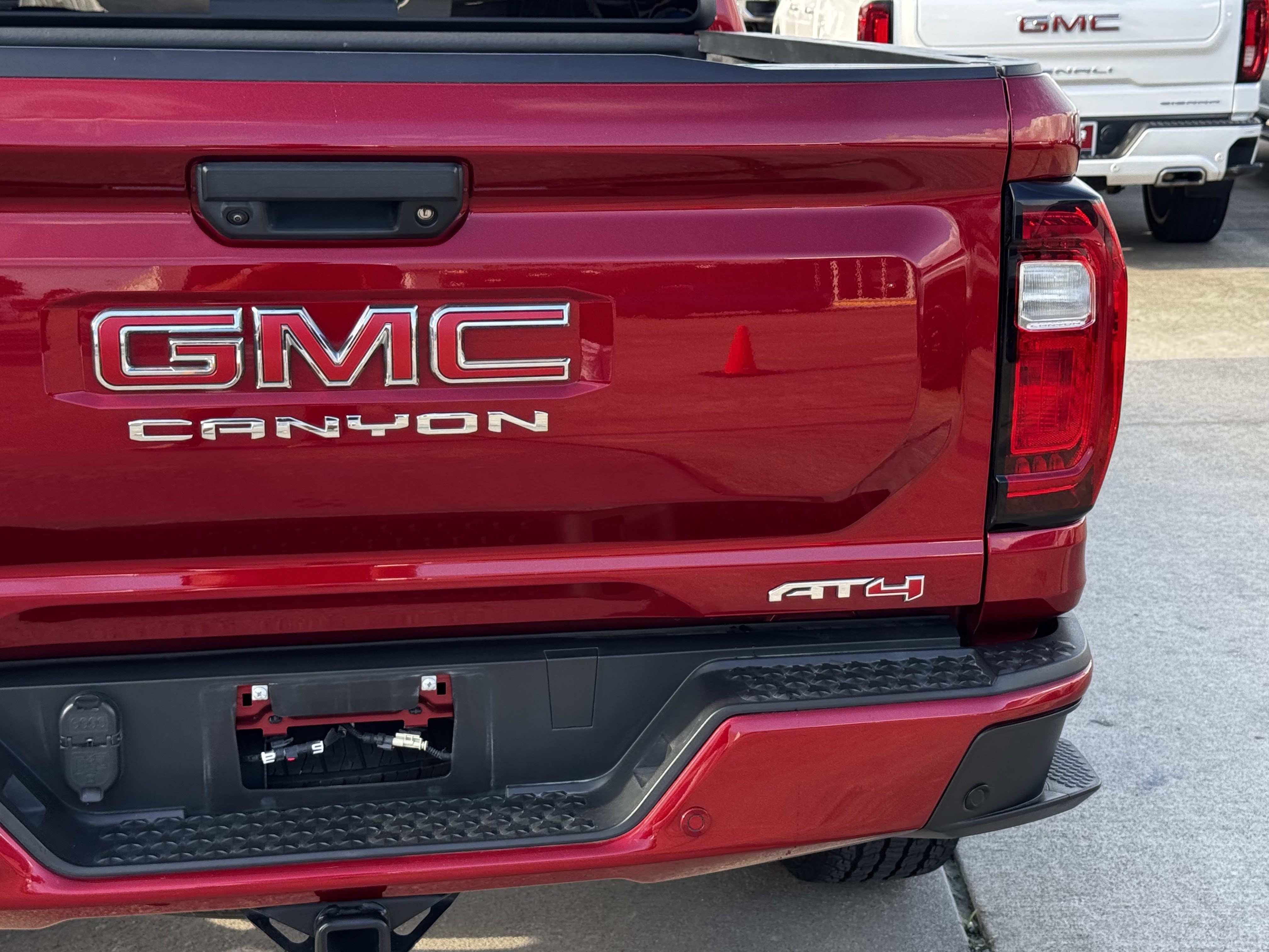 Used 2023 GMC Canyon AT4 w/ AT4 Premium Package AWD/4WD image 10