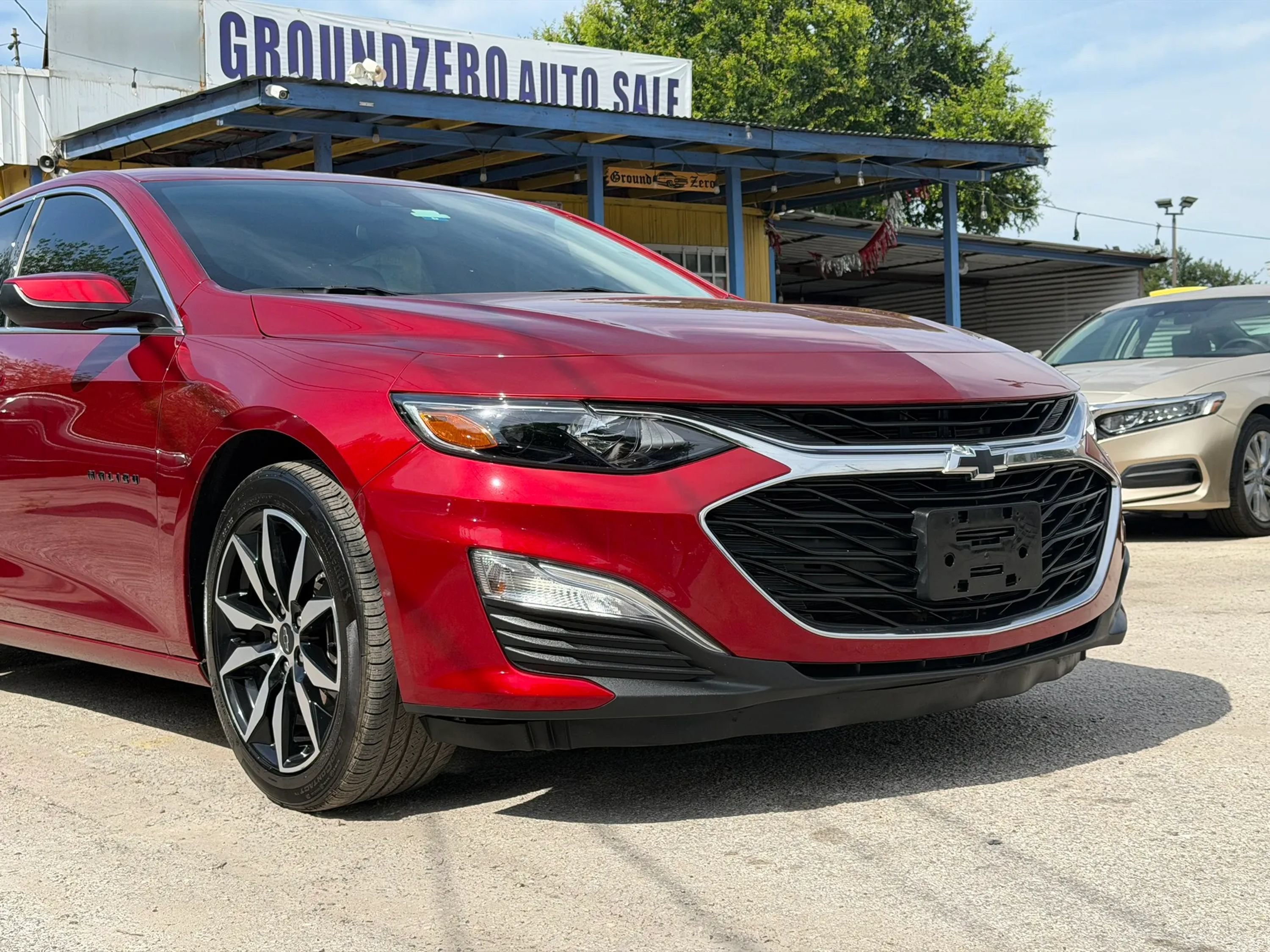 Used 2025 Chevrolet Malibu RS FWD image 3