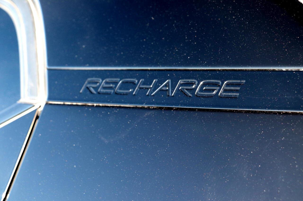 Used 2022 Volvo XC40 P8 Recharge Plus image 13