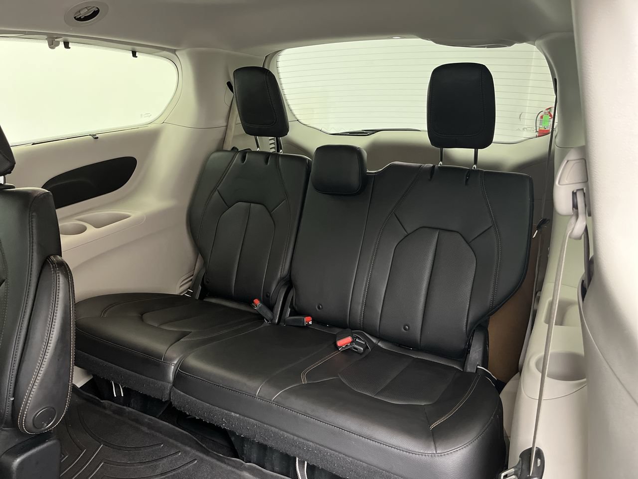 Used 2019 Chrysler Pacifica Touring-L FWD image 14