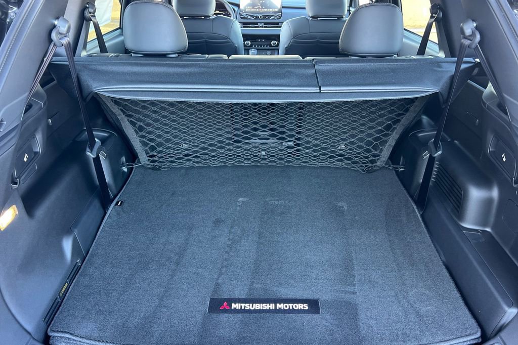 New 2026 Mitsubishi Outlander SE image 16