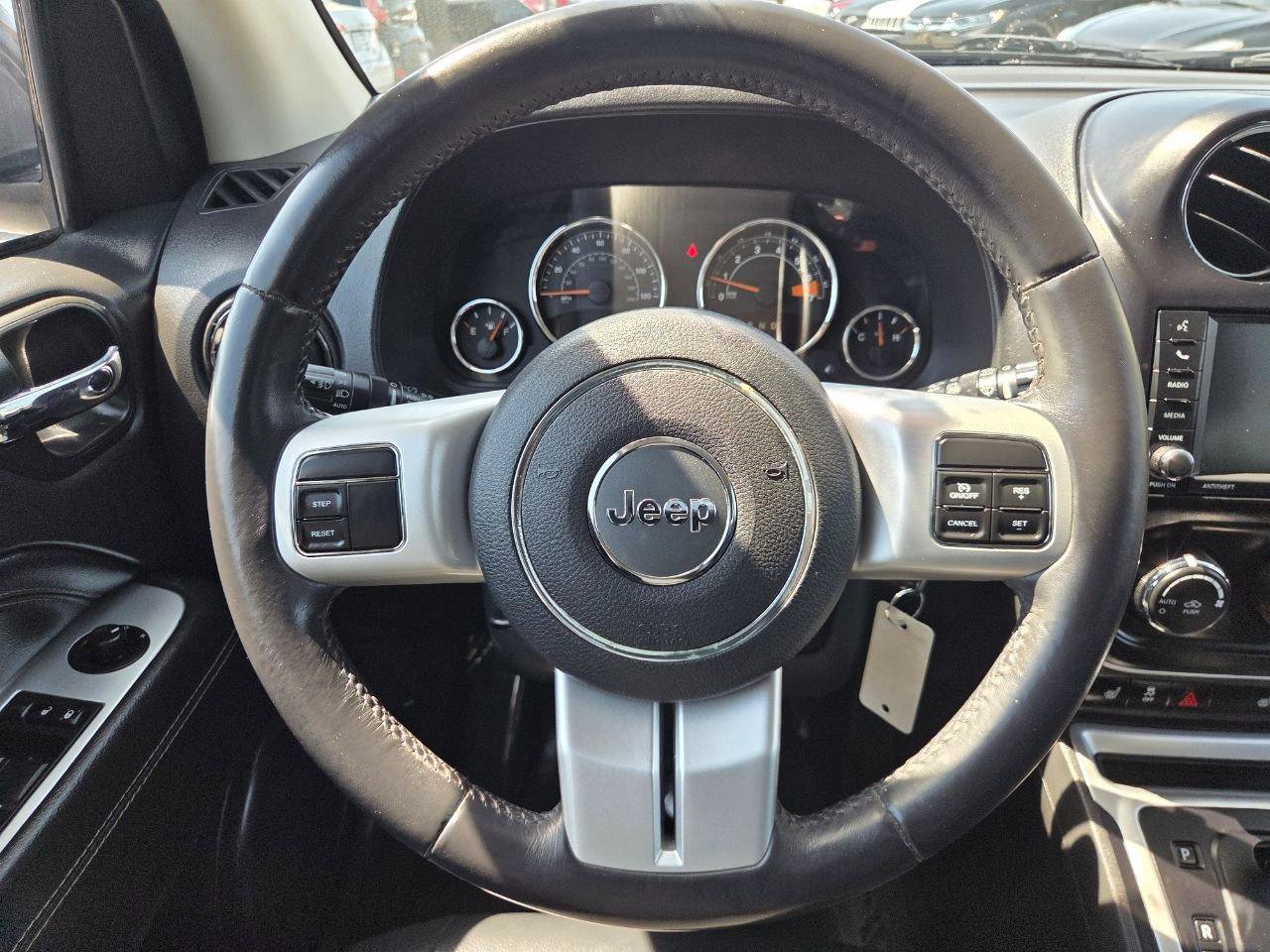 Used 2017 Jeep Compass Latitude AWD/4WD image 25