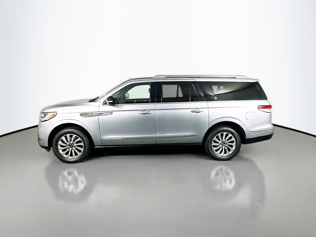 Used 2022 Lincoln Navigator L Standard image 4