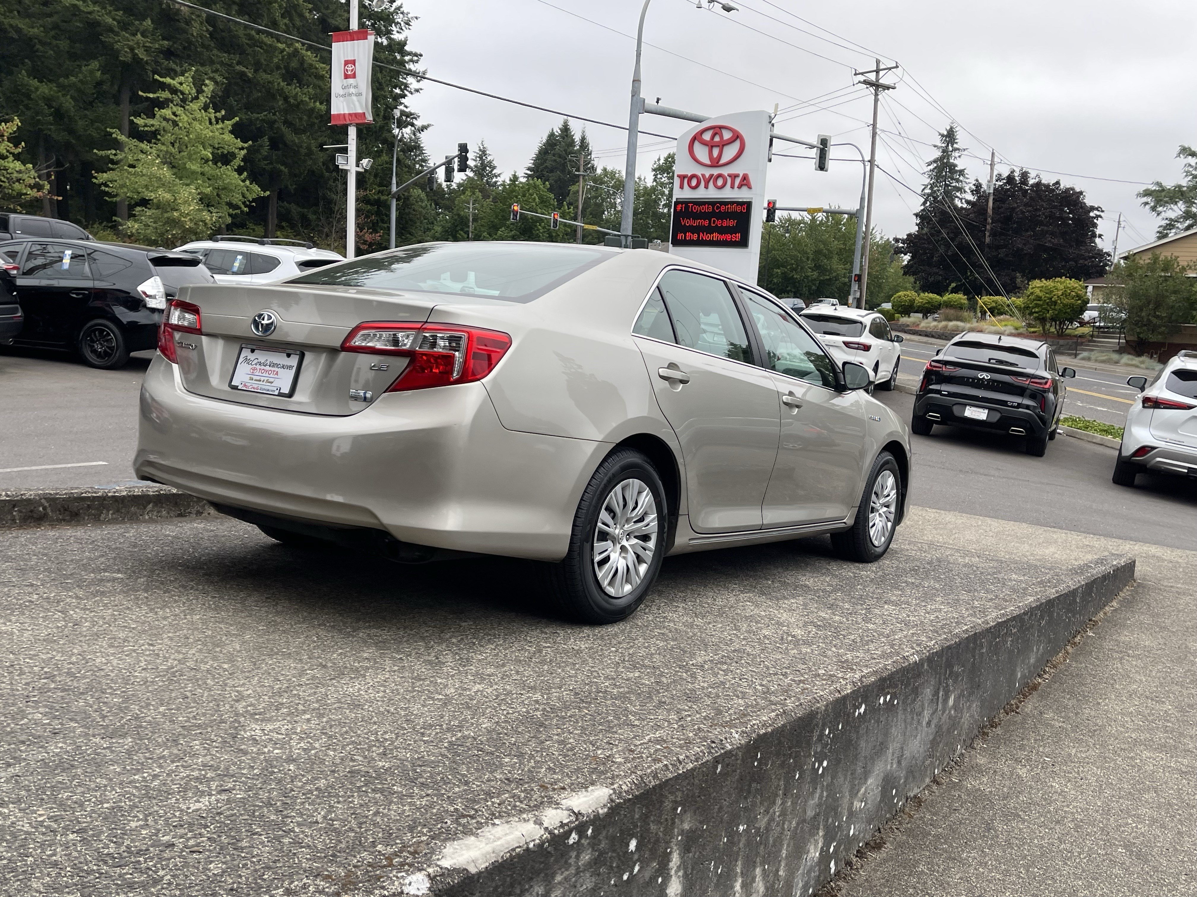 Used 2014 Toyota Camry LE FWD image 9