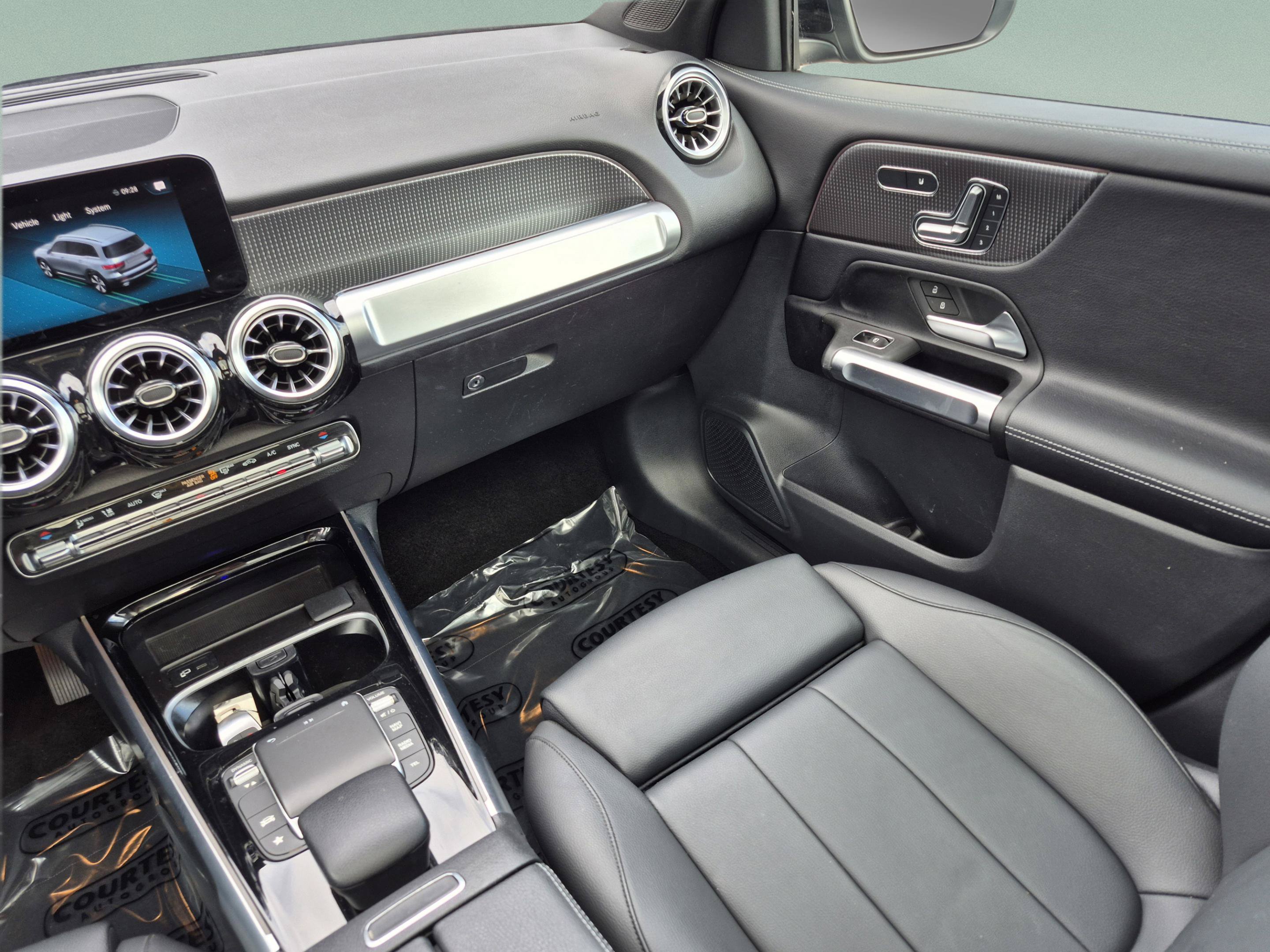 Used 2023 Mercedes-Benz GLB 250 image 16