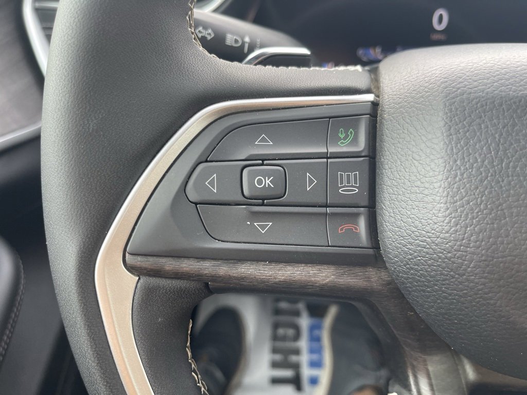 Used 2024 Jeep Grand Cherokee Limited w/ Luxury Tech Group II image 27