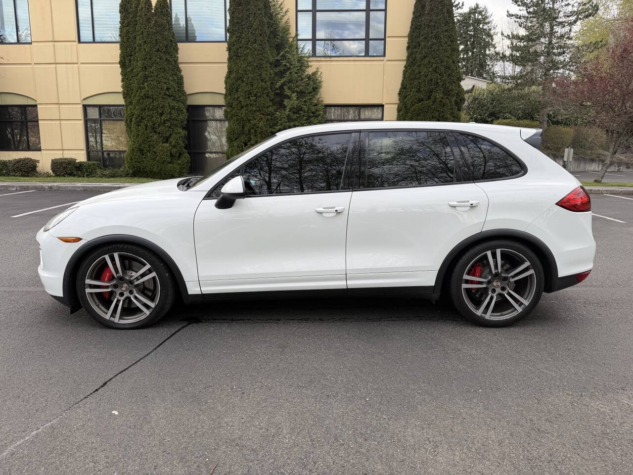 Used 2013 Porsche Cayenne Turbo AWD/4WD image 9