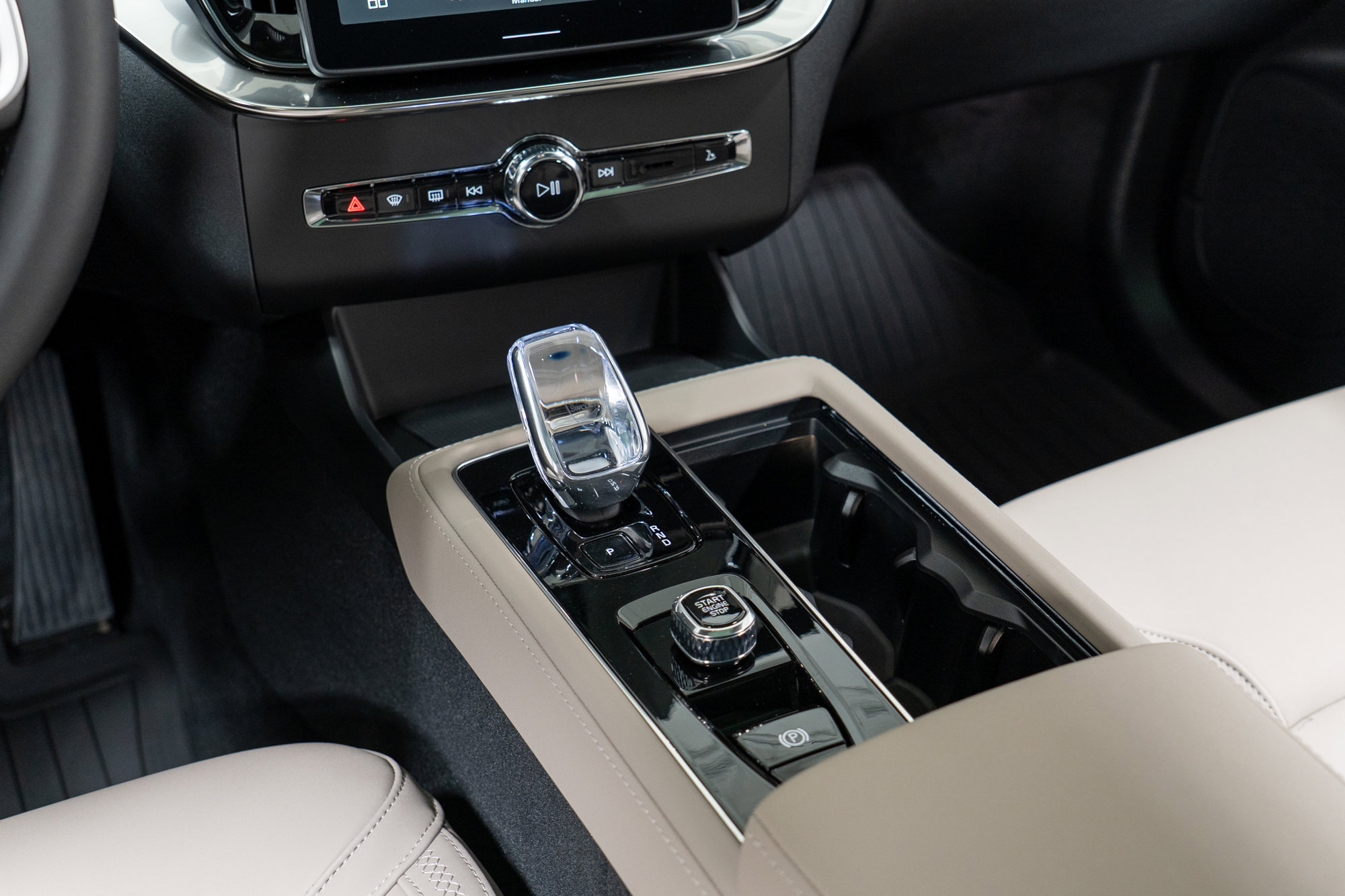 New 2026 Volvo XC90 T8 Plus w/ Protection Package Premier image 20