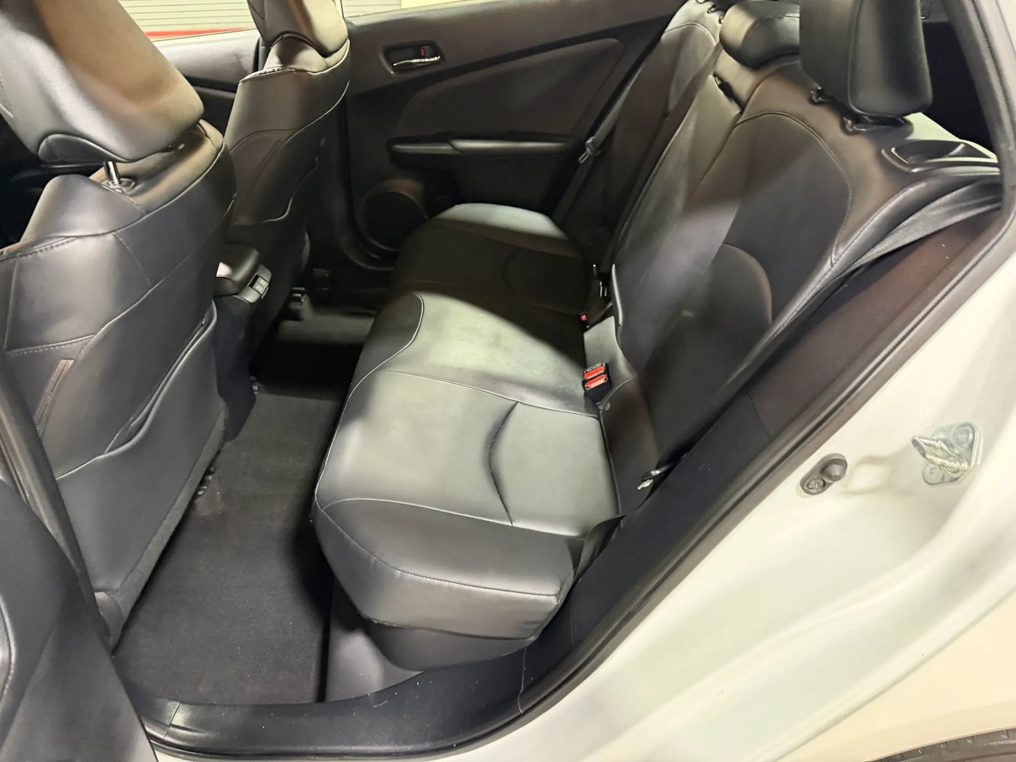Used 2022 Toyota Prius XLE AWD/4WD image 35