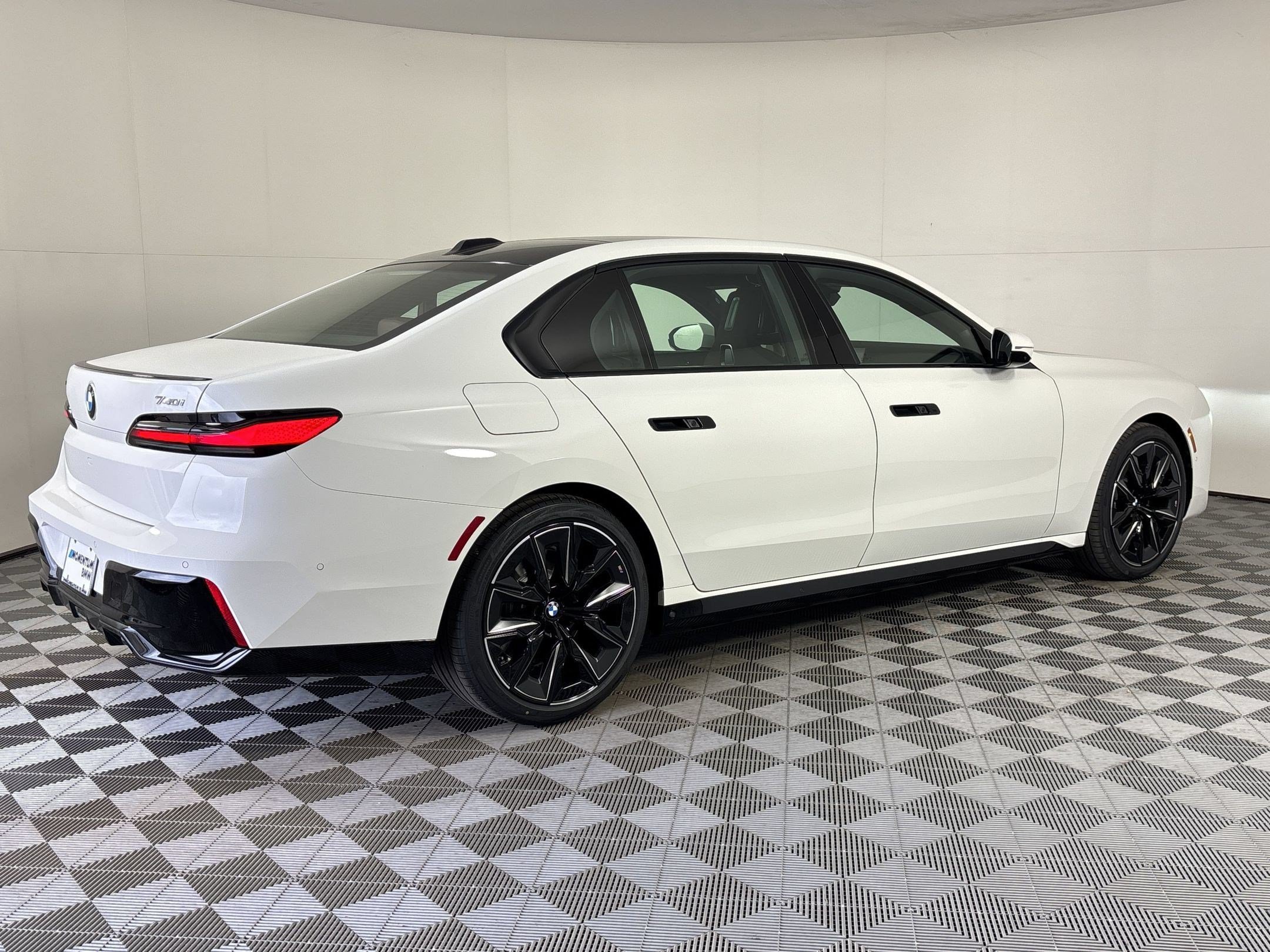 Used 2026 BMW 740i xDrive w/ Executive Package AWD/4WD image 9