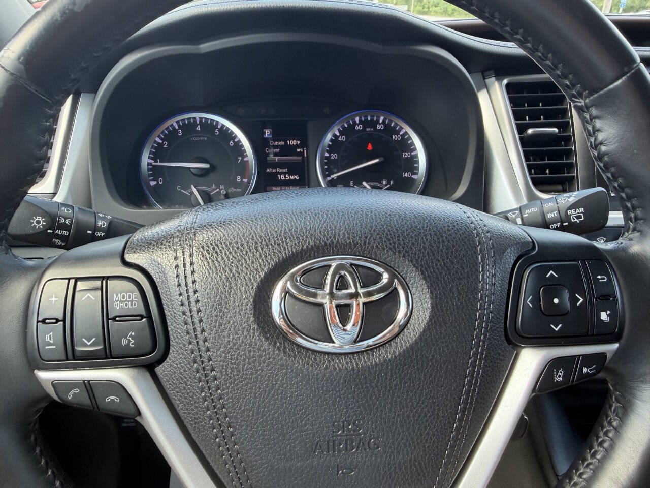 Used 2017 Toyota Highlander Limited Platinum FWD image 24