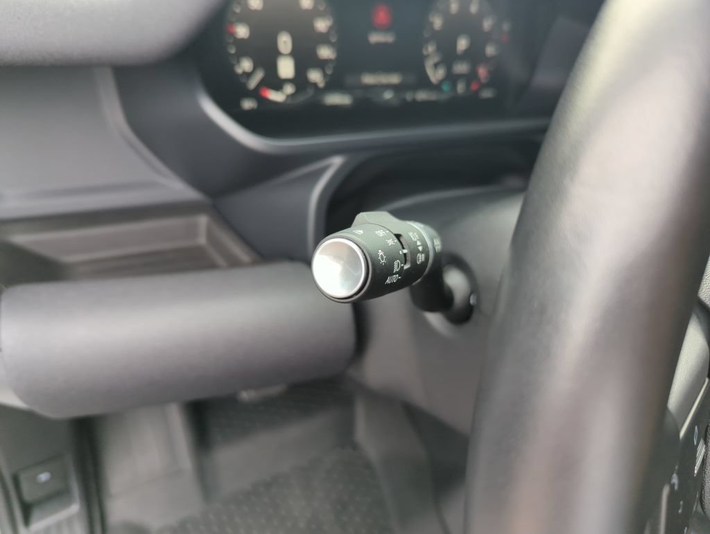 Used 2023 Land Rover Defender 90 X-Dynamic SE AWD/4WD image 15