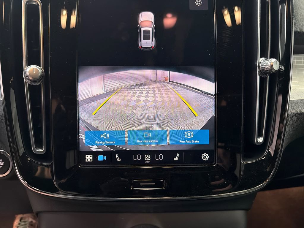 Used 2023 Volvo XC40 B5 Core image 30