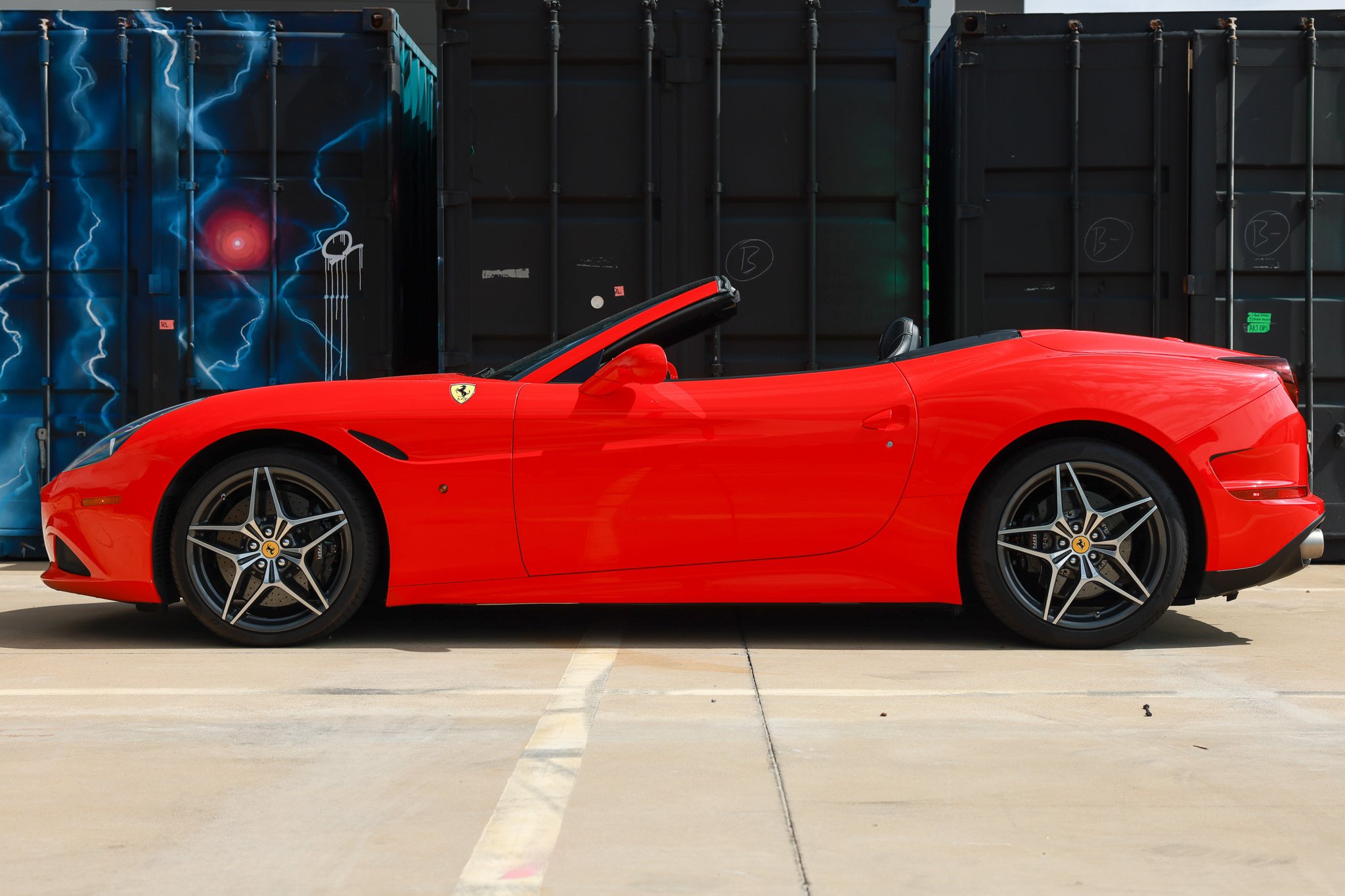 Used 2015 Ferrari California T RWD image 4