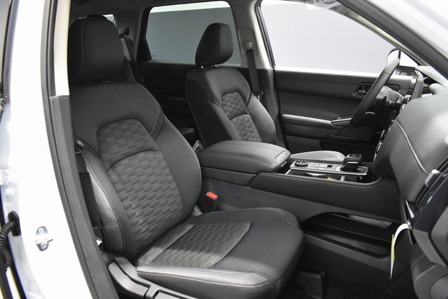 New 2025 Nissan Pathfinder SV image 14