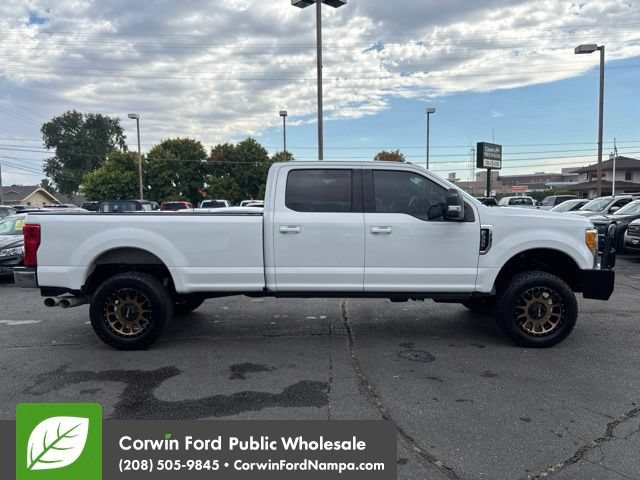 Used 2017 Ford F350 Lariat w/ Lariat Value Package AWD/4WD image 4