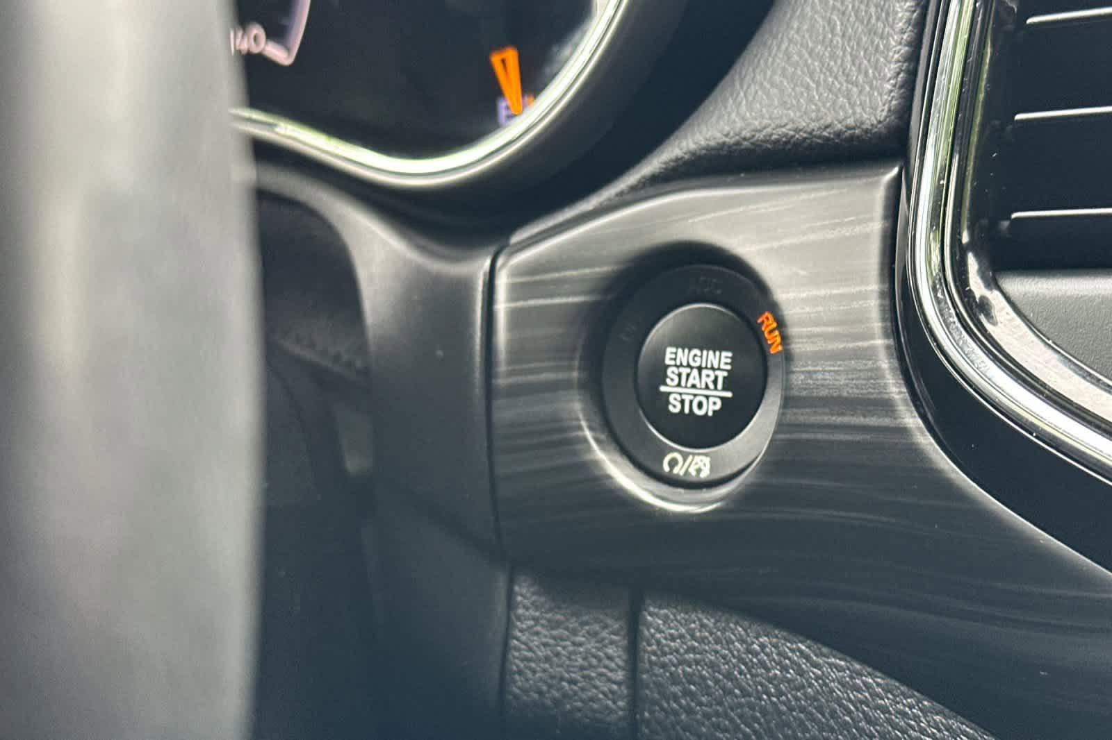 Used 2019 Jeep Grand Cherokee Altitude AWD/4WD image 23
