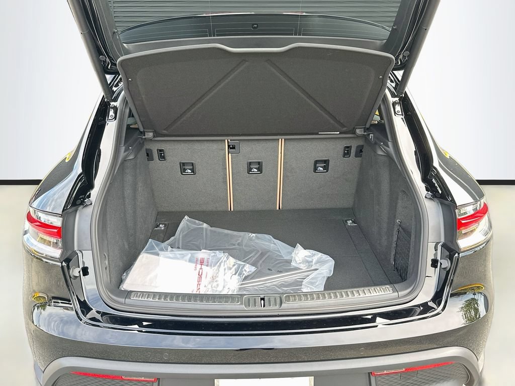 New 2026 Porsche Macan AWD/4WD image 28
