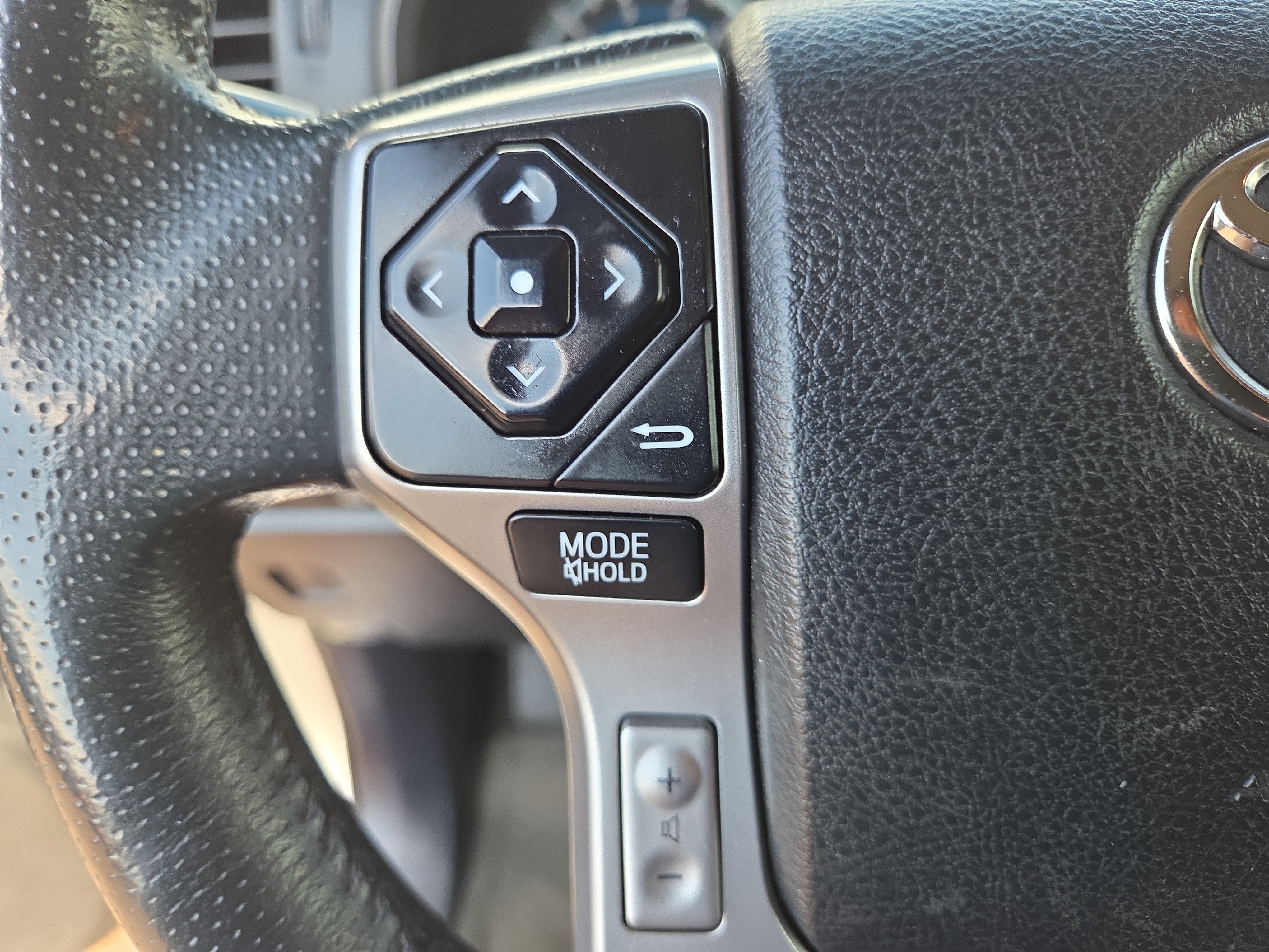 Used 2015 Toyota 4Runner SR5 AWD/4WD image 26