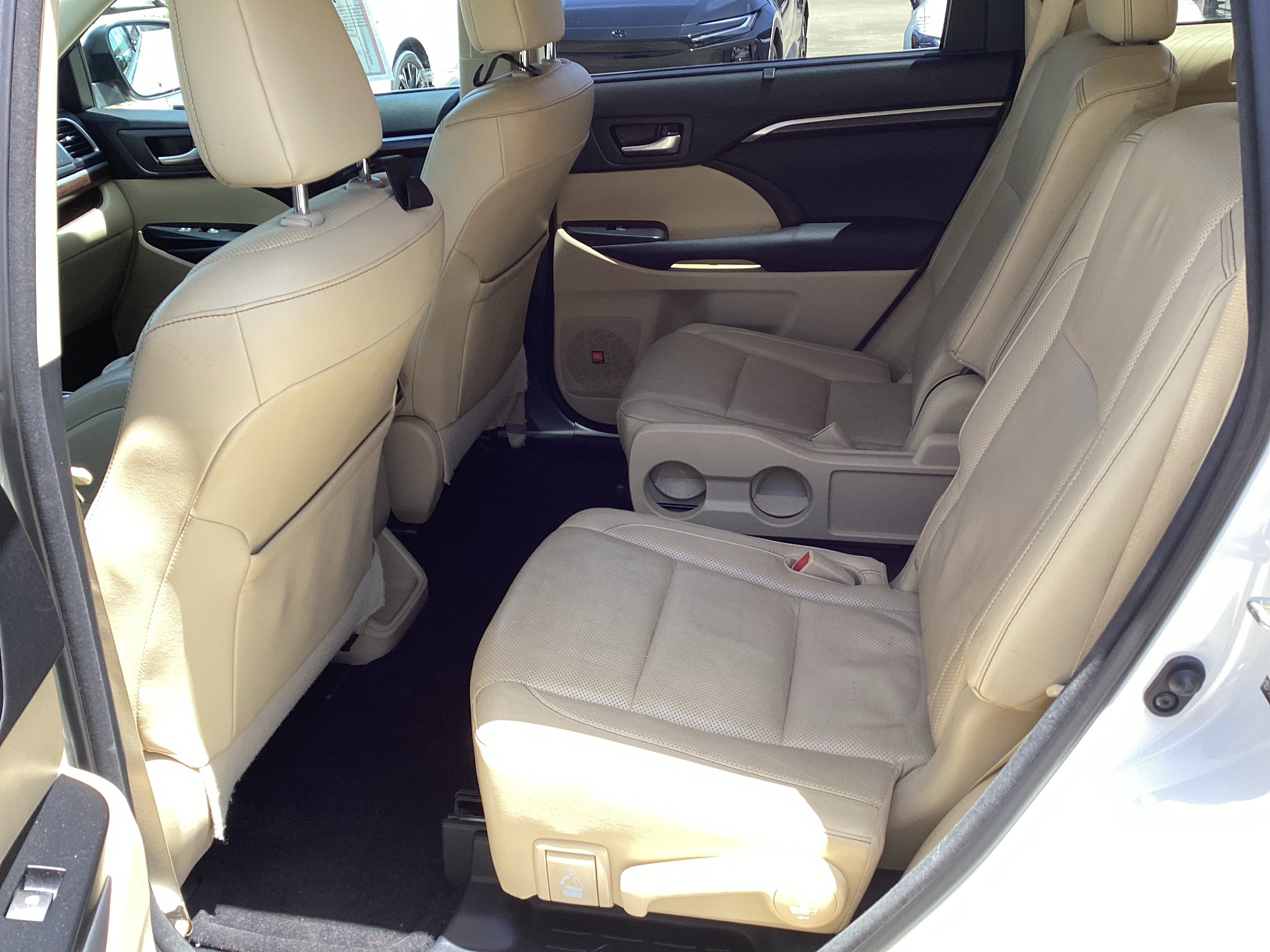 Used 2014 Toyota Highlander Limited Platinum AWD/4WD image 14