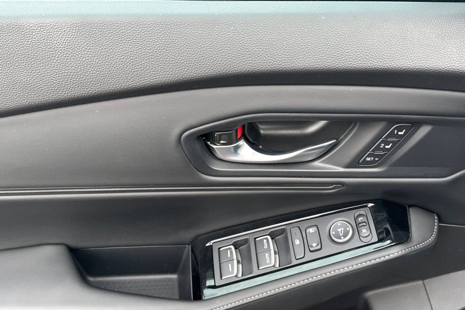 Used 2024 Honda Accord Touring image 11