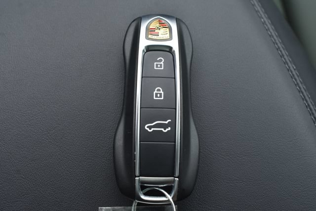Used 2026 Porsche Cayenne AWD/4WD image 39