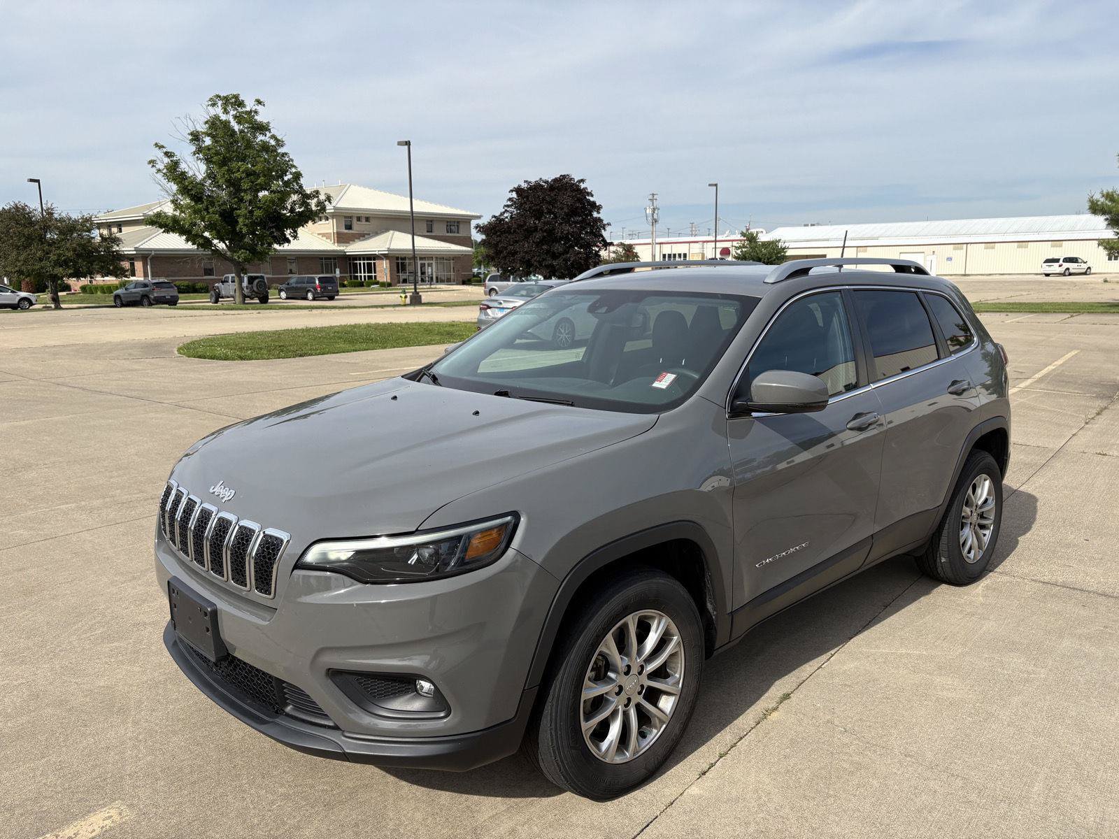 Used 2021 Jeep Cherokee Latitude Lux w/ Comfort/Convenience Group AWD/4WD image 21