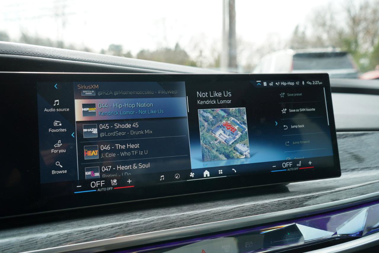 Used 2023 BMW 760i xDrive w/ Executive Package image 33