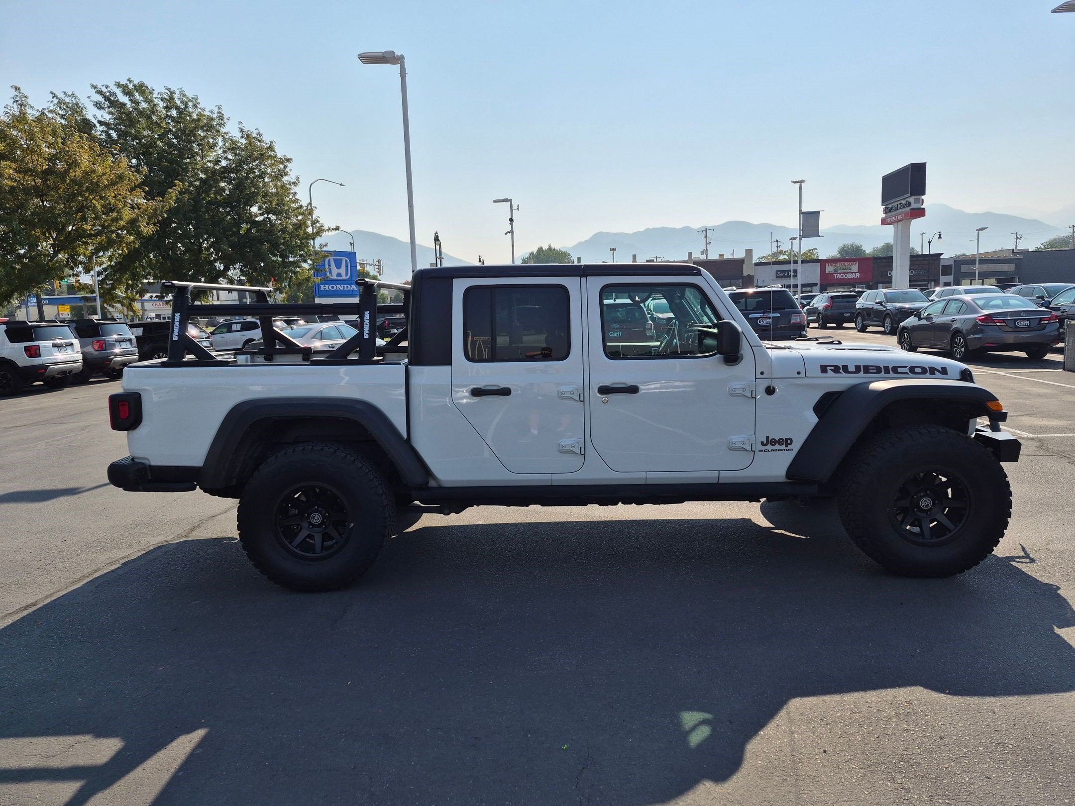 Used 2023 Jeep Gladiator Rubicon w/ Cold Weather Group AWD/4WD image 2