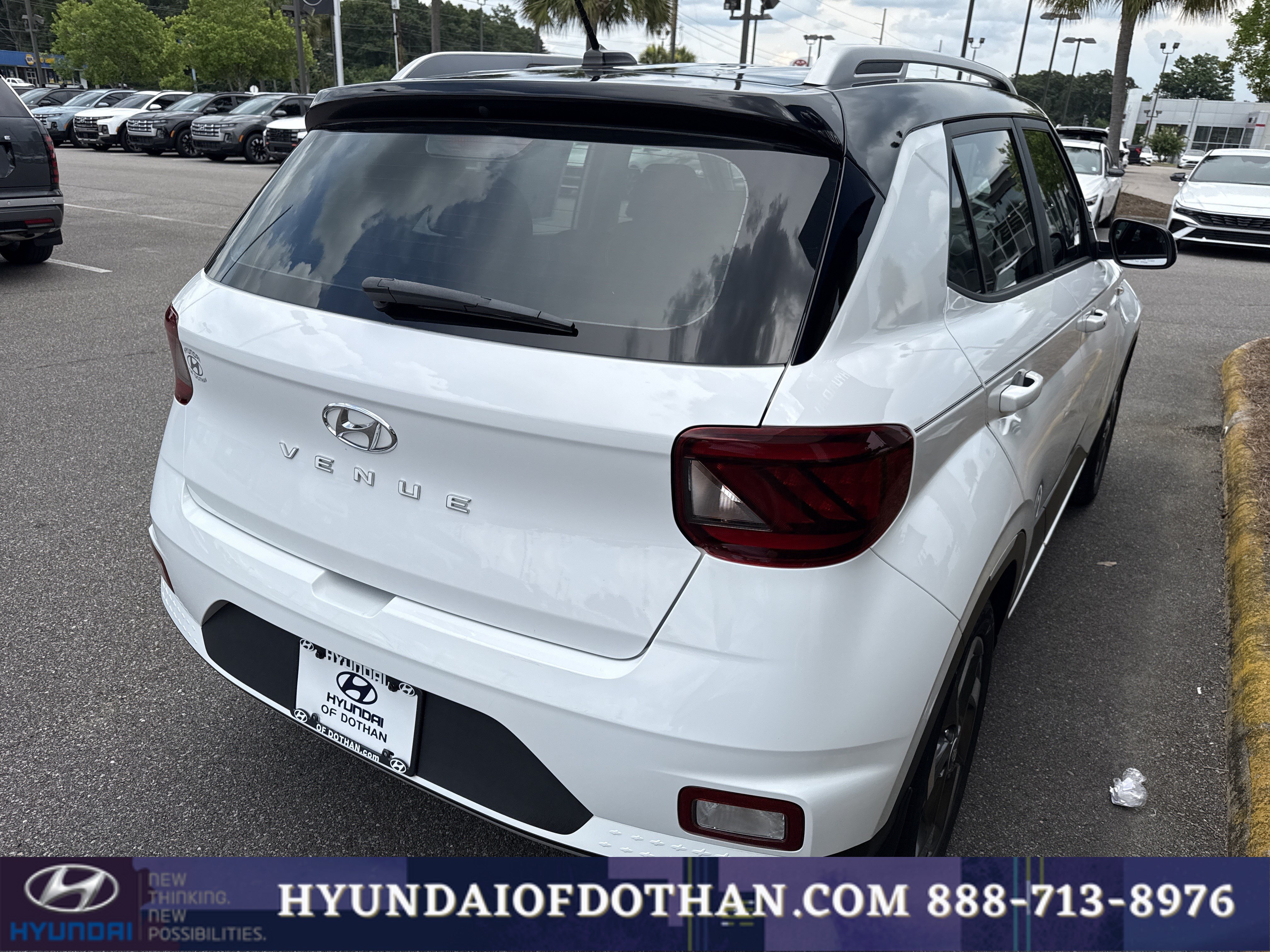 Certified 2023 Hyundai Venue Limited FWD image 4