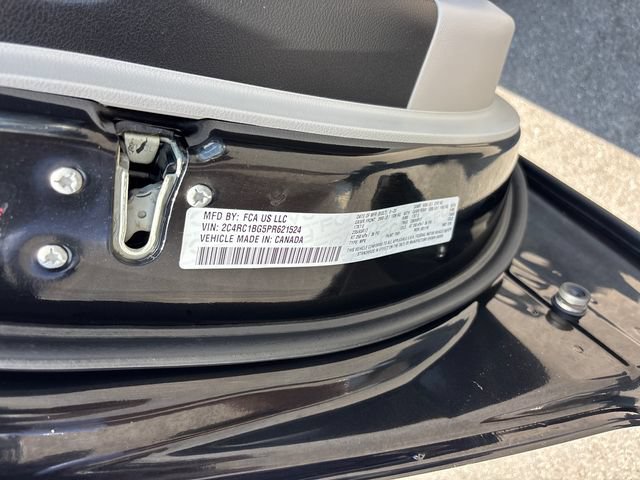 Used 2023 Chrysler Pacifica Touring-L FWD image 36