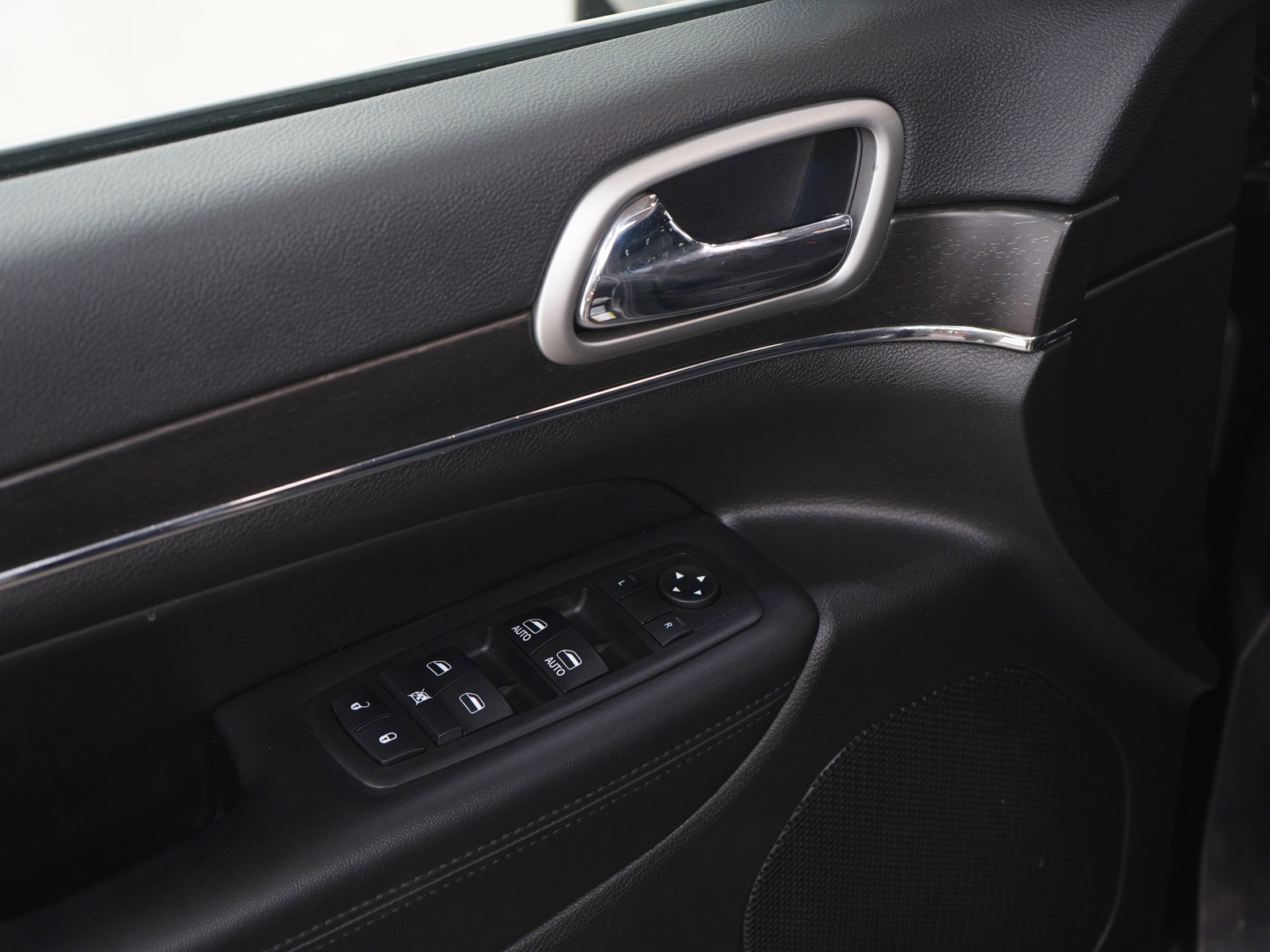 Used 2018 Jeep Grand Cherokee Limited w/ Trailer Tow Group IV image 22