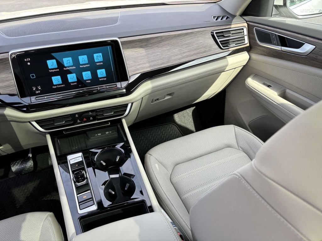 New 2025 Volkswagen Atlas SEL image 32