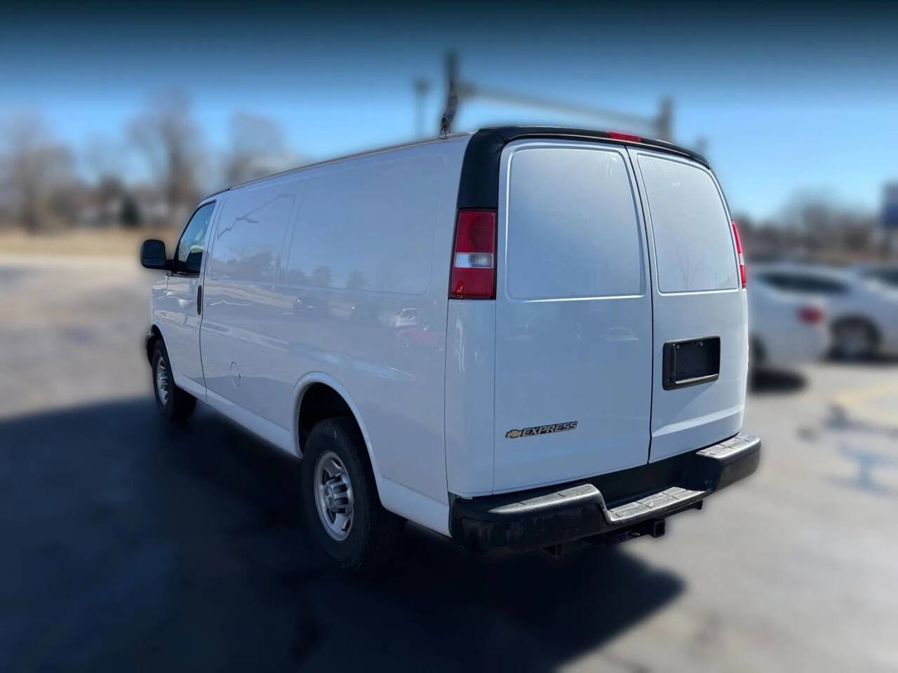 Used 2017 Chevrolet Express 2500 RWD image 5
